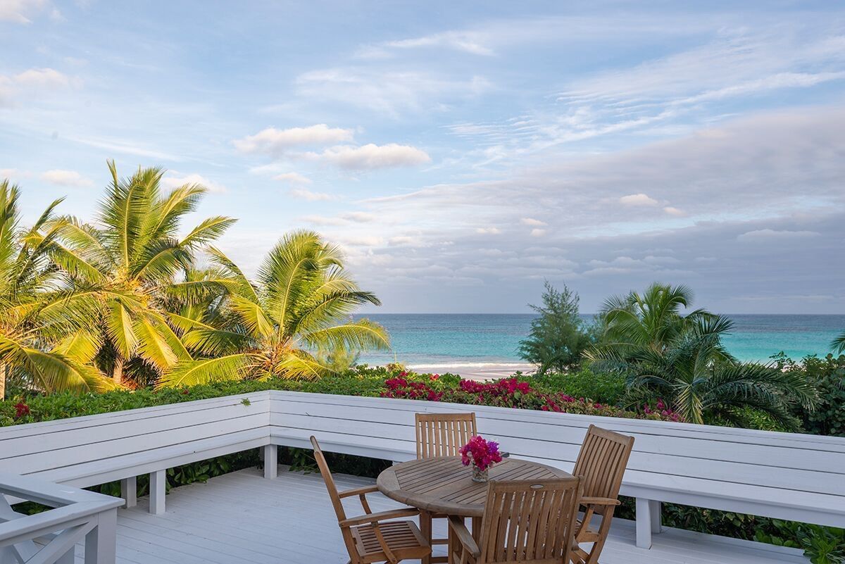Three Bees at Harbour Island villa photo.